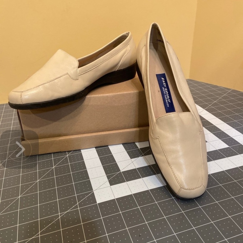 Easy Spirit Cream Loafers
